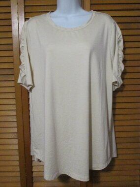 d&co active top pullover cream color with ruched sleeves moisture wicking size L